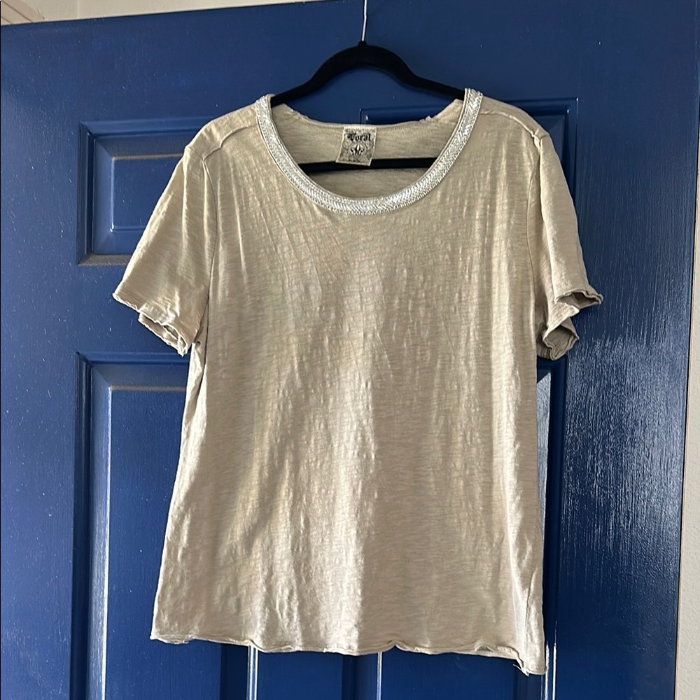 Women's Vocal Geige Top with rhinestone accents. Like New Size 2X